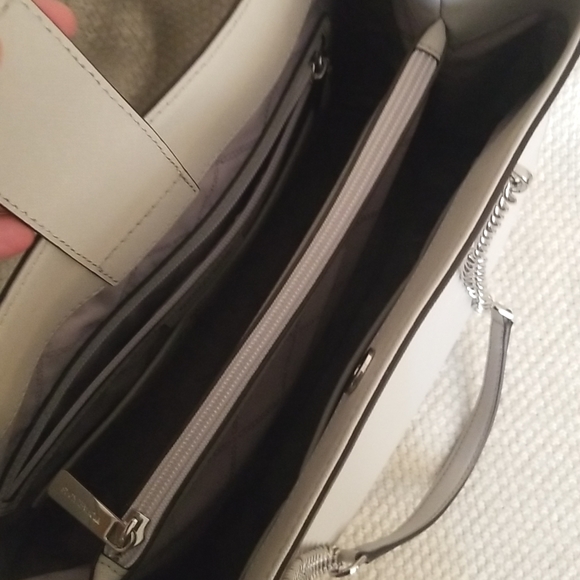 Michael Kors Jet Set Chain Travel Tote - Picture 3 of 7